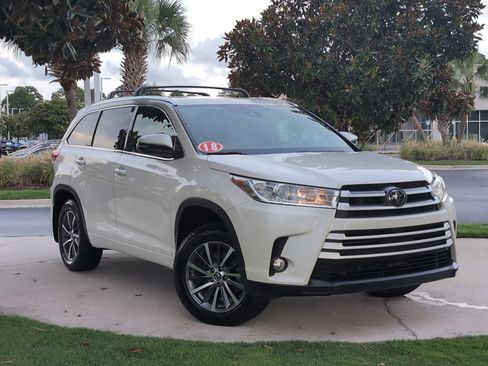 Used 2018 Toyota Highlander XLE AWD/4WD image 2