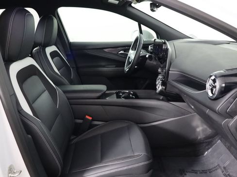 Used 2024 Chevrolet Blazer EV LT AWD/4WD image 18
