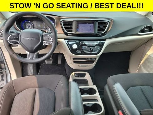 Used 2023 Chrysler Voyager LX FWD image 12