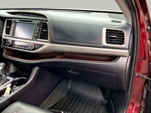 Used 2019 Toyota Highlander Limited Platinum AWD/4WD image 19