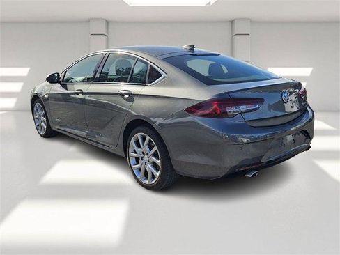 Used 2019 Buick Regal Avenir w/ Driver Confidence Package II image 3