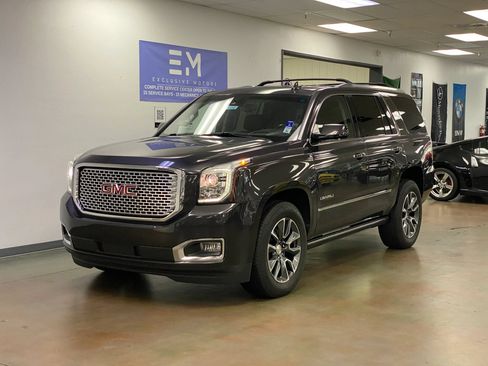 Used 2017 GMC Yukon Denali w/ Open Road Package AWD/4WD image 8