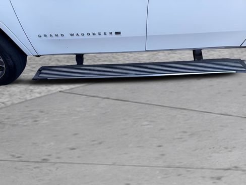 Used 2024 Jeep Grand Wagoneer L 4WD image 22