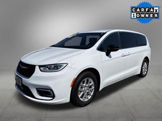 Used 2025 Chrysler Pacifica Select FWD video 1