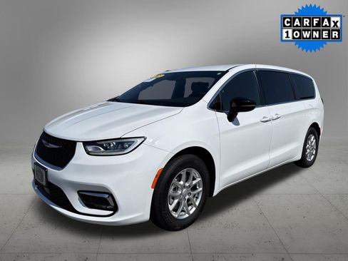 Used 2025 Chrysler Pacifica Select FWD image 1