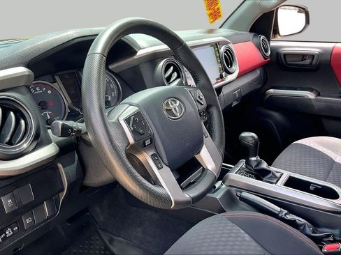 Used 2020 Toyota Tacoma SR5 RWD image 18