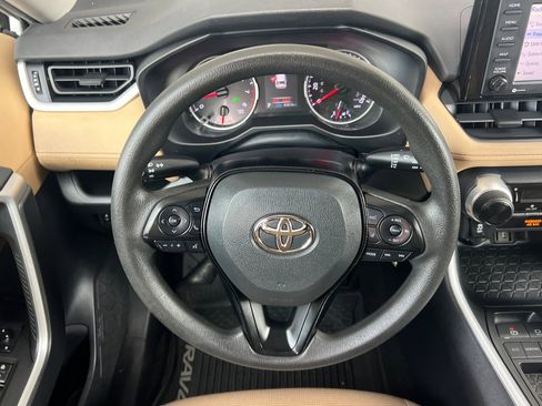 Used 2020 Toyota RAV4 LE image 19