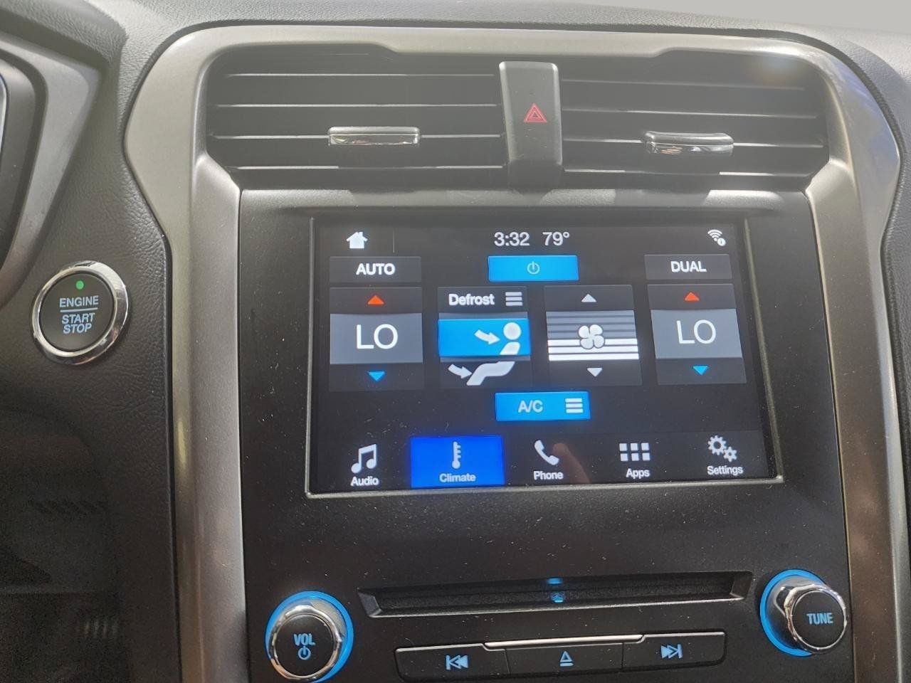 Used 2017 Ford Fusion SE w/ Fusion SE Technology Package FWD image 13