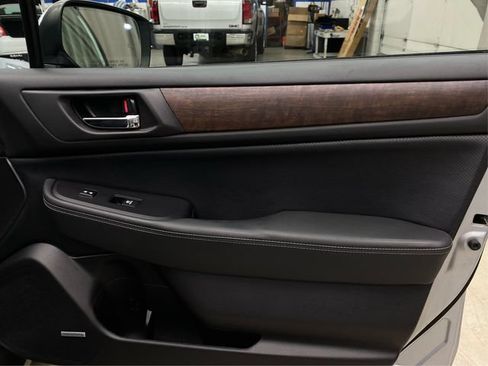 Used 2017 Subaru Outback 3.6R Limited AWD/4WD image 28