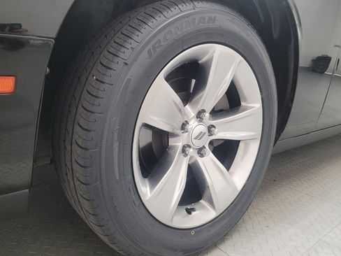 Used 2020 Dodge Challenger SXT RWD image 31