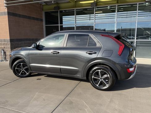Used 2024 Kia Niro EX image 5