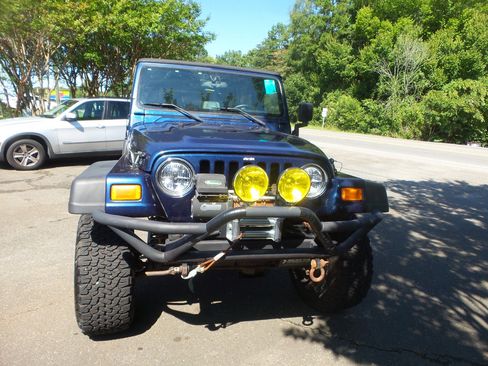 Used 2005 Jeep Wrangler Unlimited w/ Security Group image 10