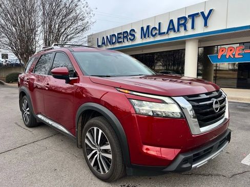 Used 2024 Nissan Pathfinder Platinum image 2