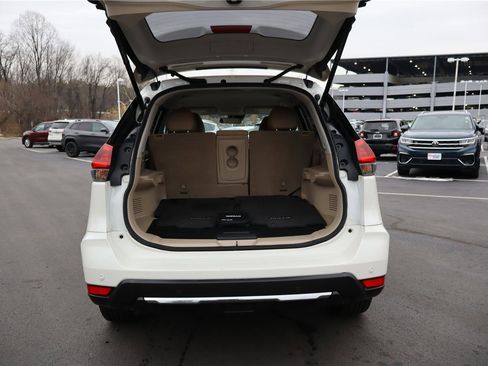 Used 2020 Nissan Rogue SV w/ Premium Package image 5