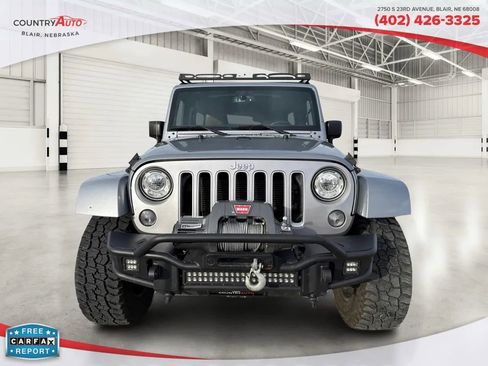 Used 2017 Jeep Wrangler Unlimited Sahara w/ Connectivity Group image 7