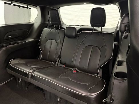 Used 2021 Chrysler Pacifica Limited w/ Uconnect Theater Family Group FWD image 32