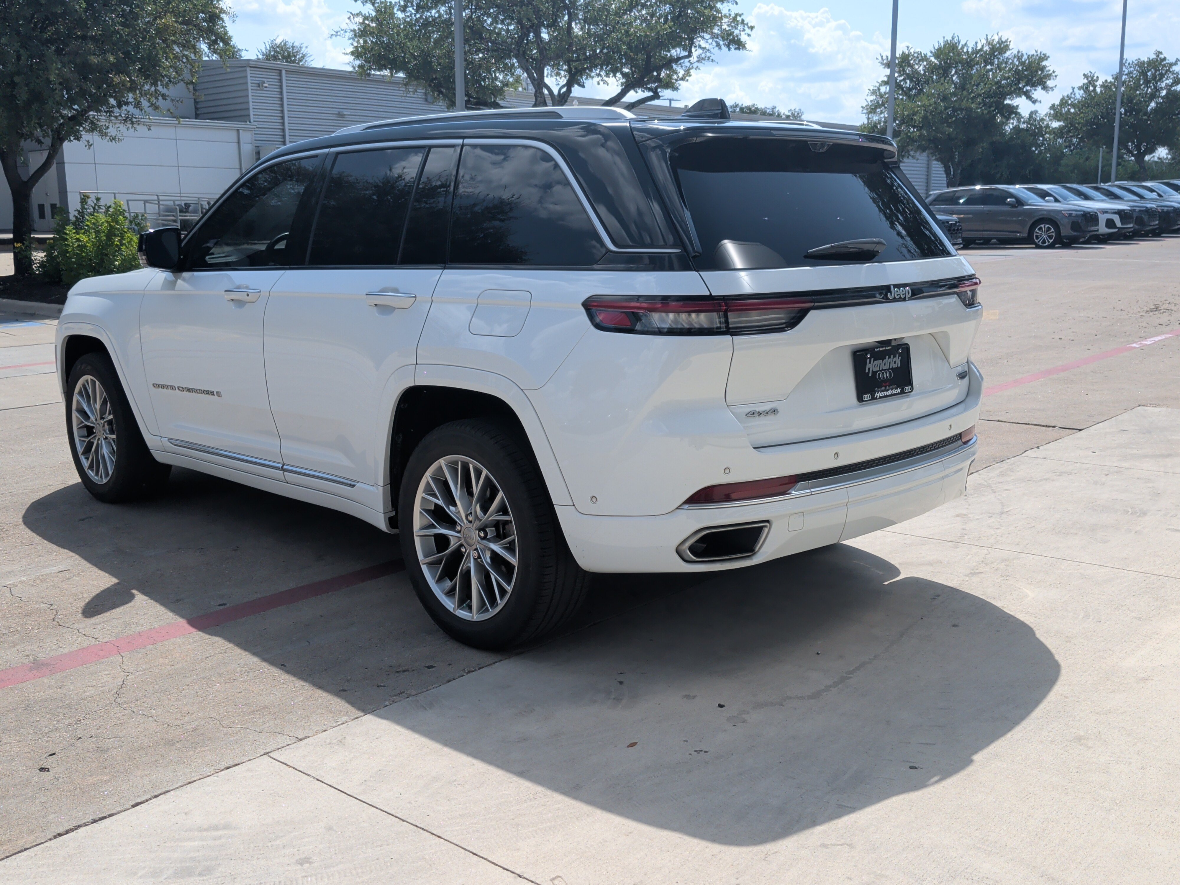 Used 2023 Jeep Grand Cherokee Summit w/ Adv Protech Group IV AWD/4WD image 14
