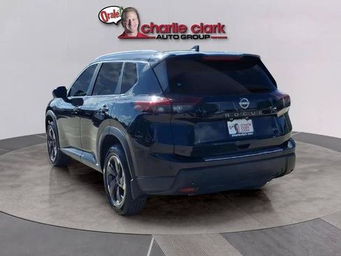 Certified 2024 Nissan Rogue SV w/ SV Premium Package FWD image 3