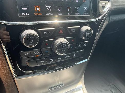 Used 2021 Jeep Grand Cherokee Laredo X AWD/4WD image 22