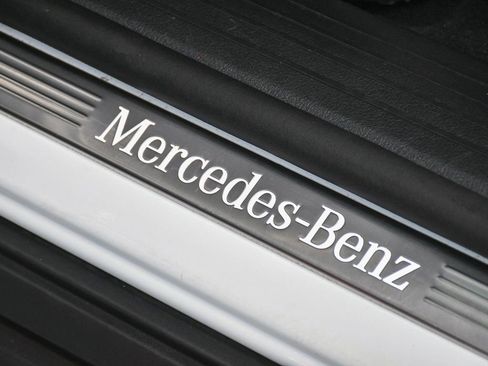 Used 2022 Mercedes-Benz GLE 350 4MATIC w/ Premium Package image 11