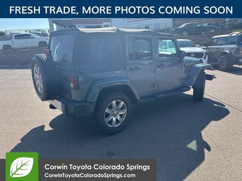 Used 2015 Jeep Wrangler Unlimited Sahara w/ Connectivity Group AWD/4WD image 3