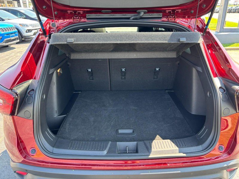 Used 2024 Chevrolet Trax RS w/ Sunroof Package FWD image 7