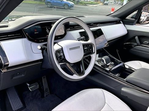 Used 2025 Land Rover Range Rover Sport Dynamic SE image 13