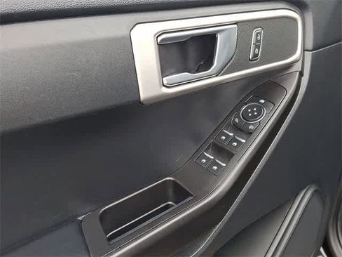 Used 2020 Ford Explorer Base image 27