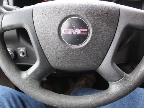 Used 2022 GMC Savana 2500 image 15