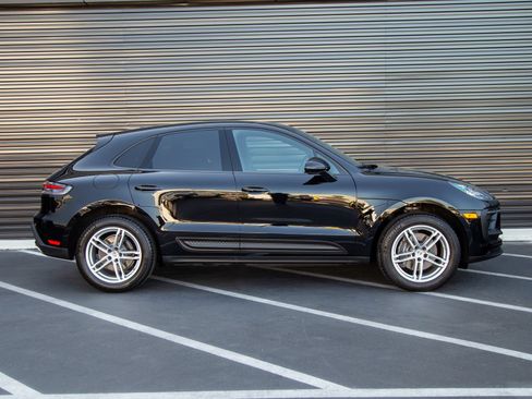 Certified 2023 Porsche Macan AWD/4WD image 8