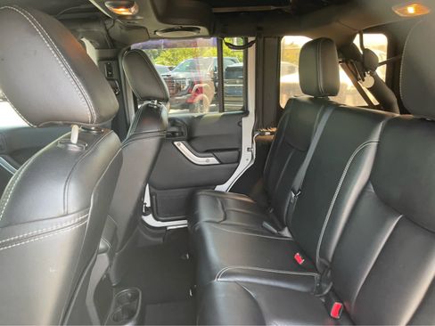 Used 2014 Jeep Wrangler Unlimited Rubicon AWD/4WD image 21