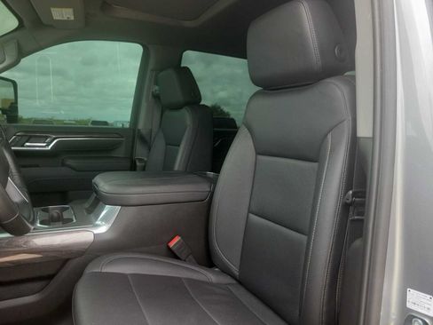 Used 2025 Chevrolet Silverado 2500 LTZ w/ LTZ Convenience Package AWD/4WD image 15
