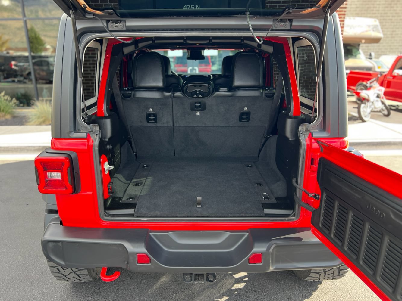 Used 2024 Jeep Wrangler Unlimited Rubicon w/ XTREMEE 35" Tire Package AWD/4WD image 28