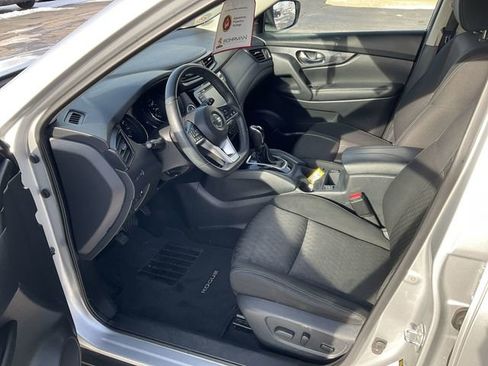 Used 2019 Nissan Rogue SV image 9