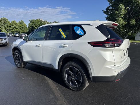 Used 2024 Nissan Rogue SV FWD image 3