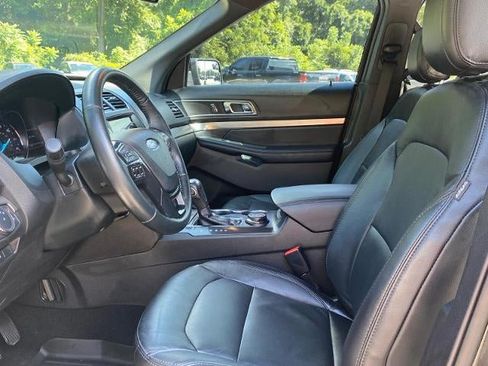 Used 2018 Ford Explorer XLT w/ Equipment Group 202A AWD/4WD image 14