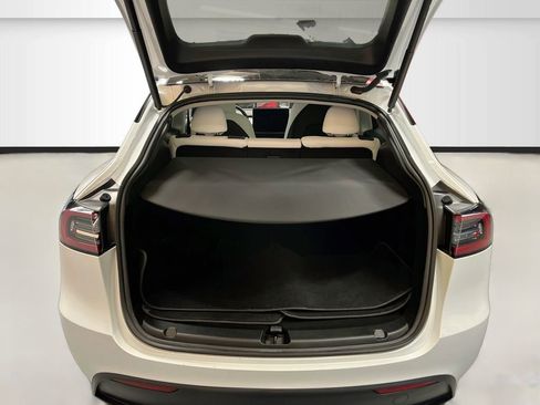 Used 2023 Tesla Model Y Long Range AWD/4WD image 24