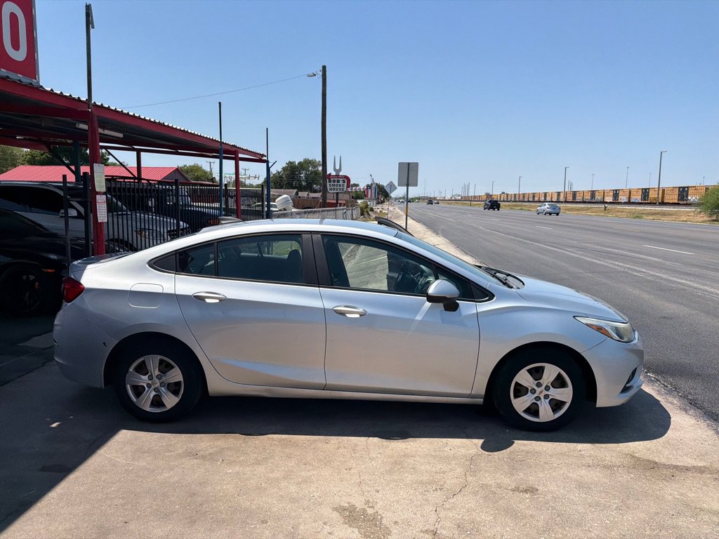 Used 2018 Chevrolet Cruze LS FWD image 10