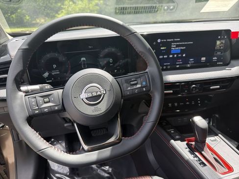 New 2026 Nissan Kicks SR AWD/4WD image 17
