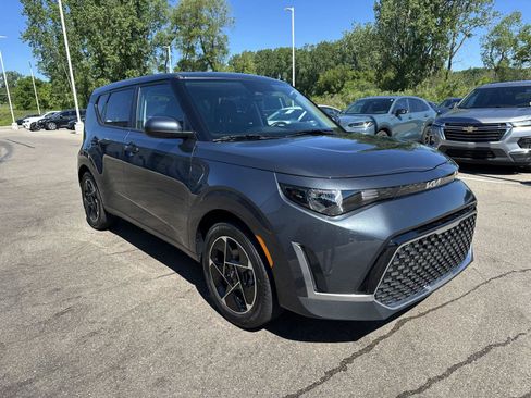 Used 2025 Kia Soul EX FWD image 13