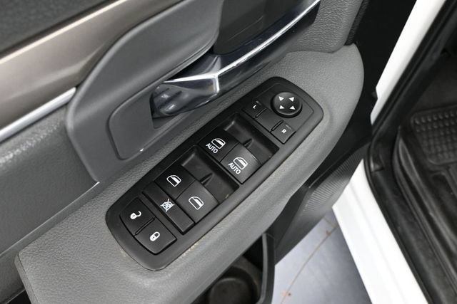 Used 2017 RAM 1500 Classic SLT AWD/4WD image 14