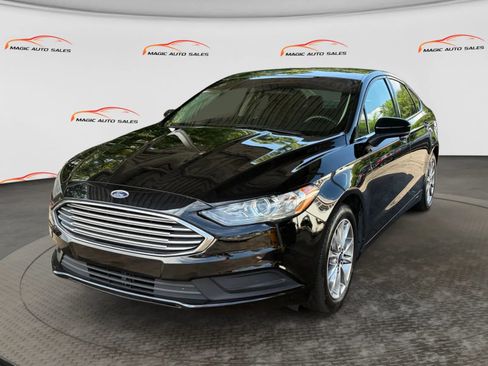 Used 2017 Ford Fusion SE w/ Fusion SE Technology Package FWD image 1