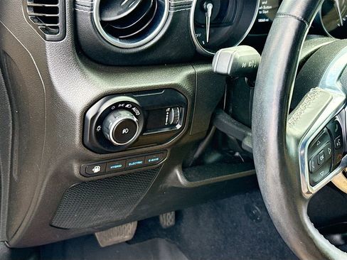 Used 2023 Jeep Wrangler Unlimited Sahara w/ Cold Weather Group AWD/4WD image 11