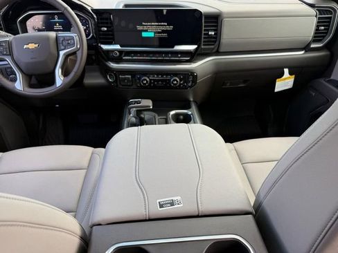 New 2026 Chevrolet Silverado 1500 LTZ w/ LTZ Premium Package AWD/4WD image 8