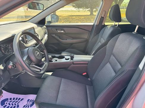 Used 2024 Nissan Rogue SV image 9