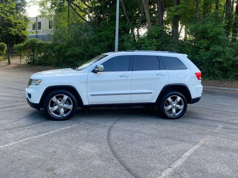 Used 2013 Jeep Grand Cherokee Overland AWD/4WD image 8