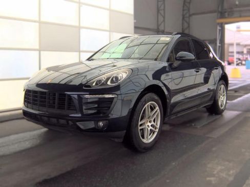 Used 2018 Porsche Macan AWD/4WD image 1