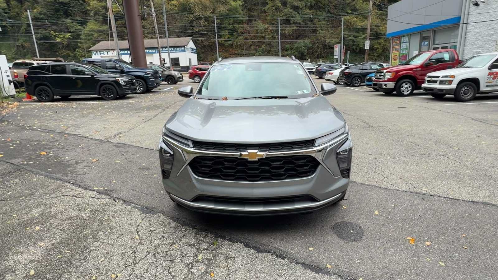 Used 2025 Chevrolet Trax LT w/ Driver Confidence Package FWD image 3