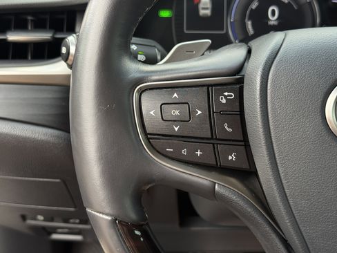 Used 2020 Lexus ES 300h w/ Premium Package image 21