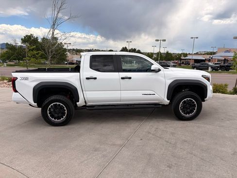 Used 2026 Toyota Tacoma TRD Off-Road AWD/4WD image 9